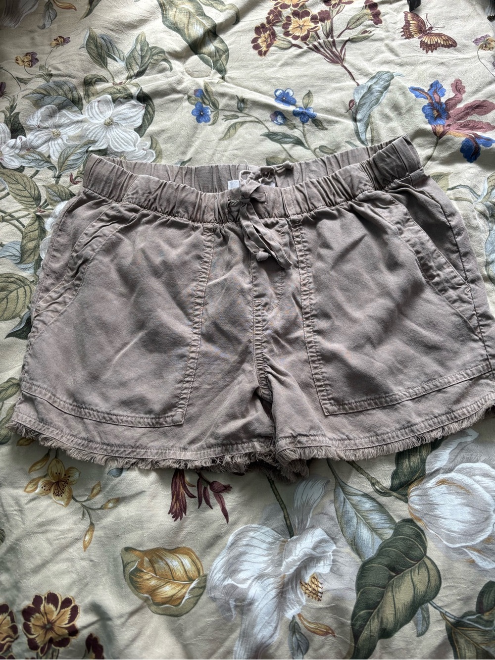 Bella Dahl light brown Fringe-Hem Drawstring Shorts